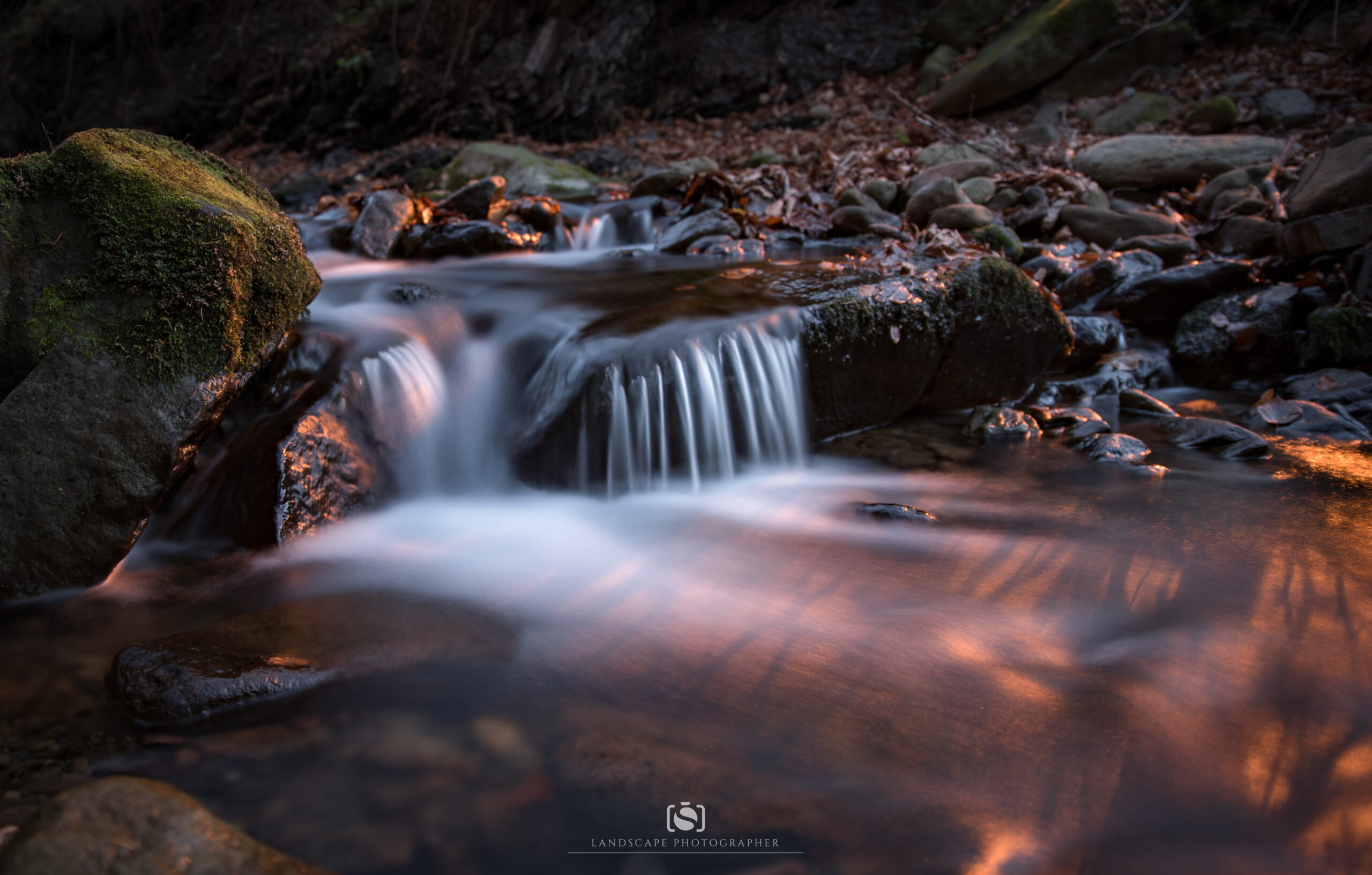 Barvy podzimního vodopádu
