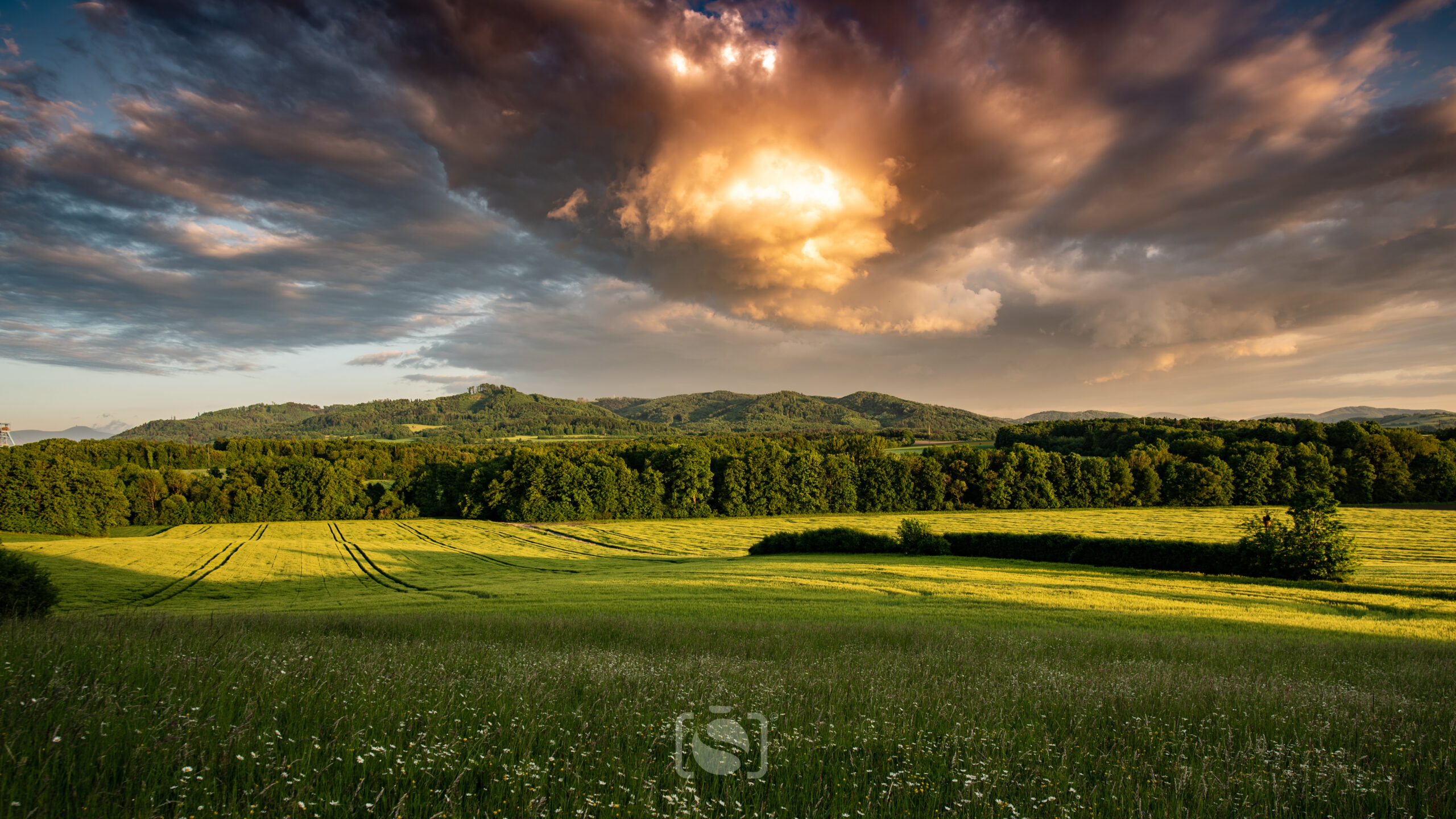 Ohnivý mrak v Pobeskydí