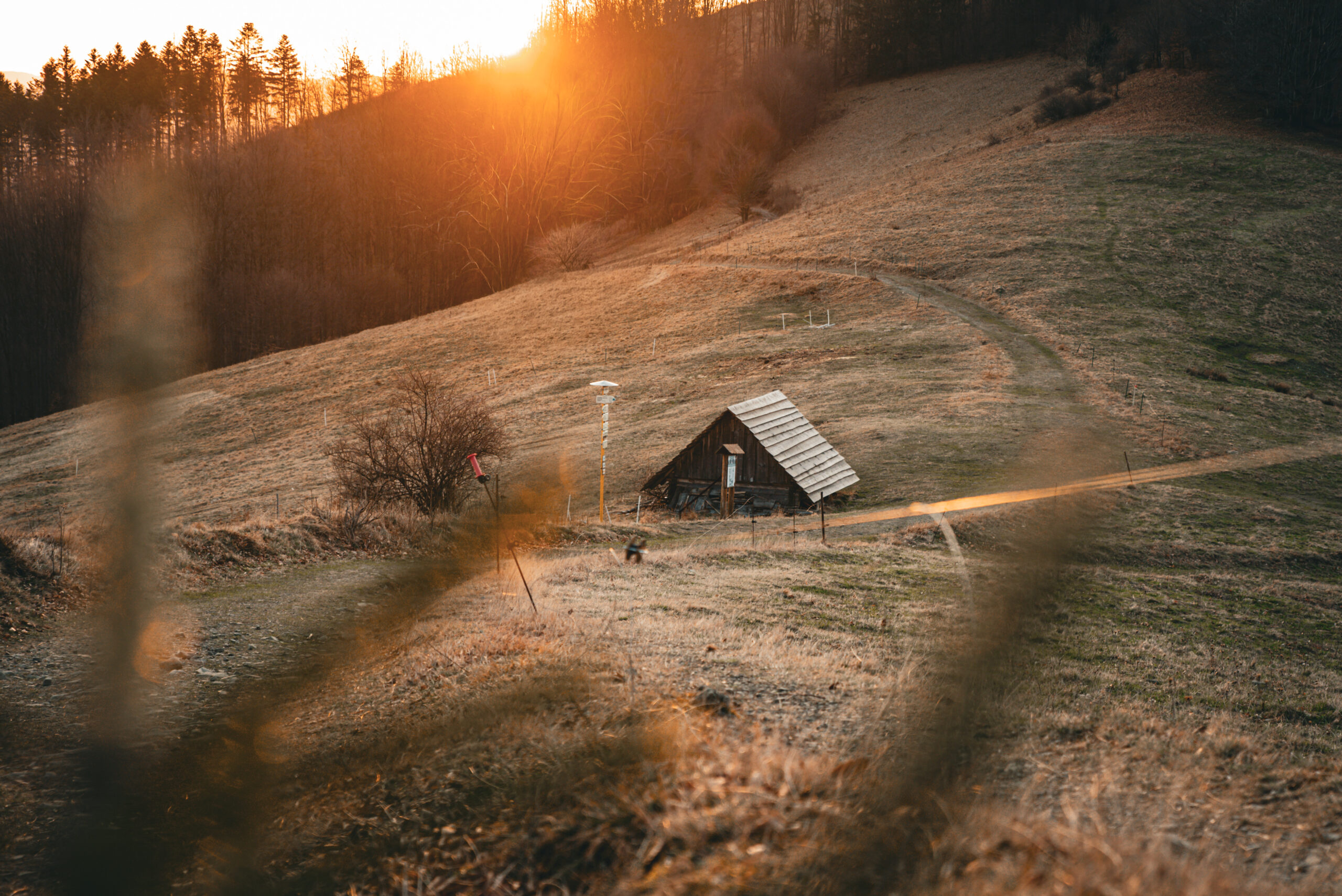 Salaš v sedle pod Ostrým